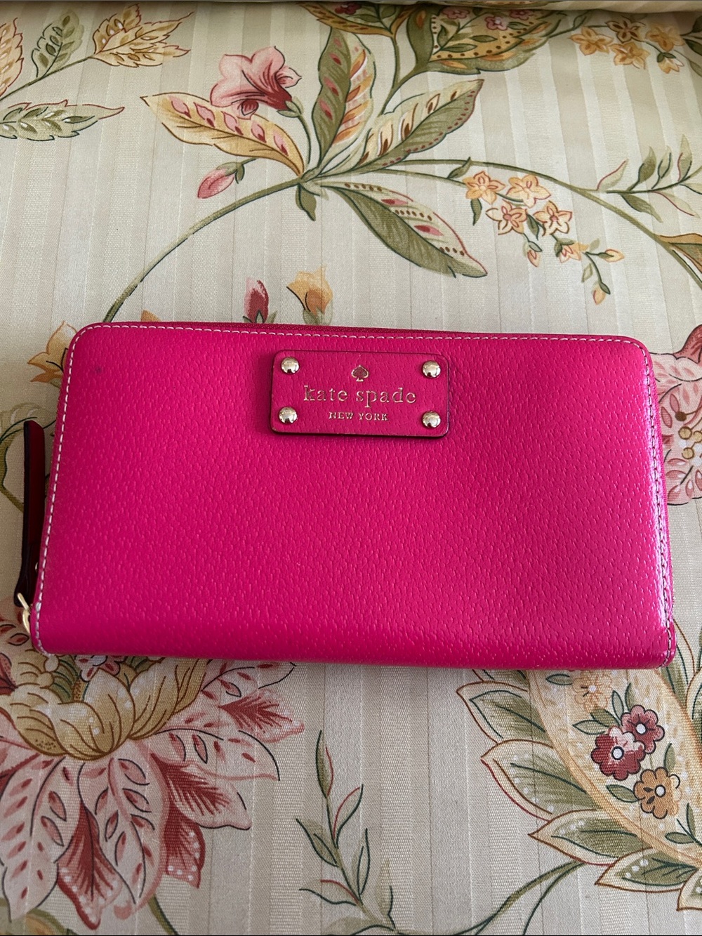 Kate Spade ♠️ Zip Around Leather Accordian Wallet